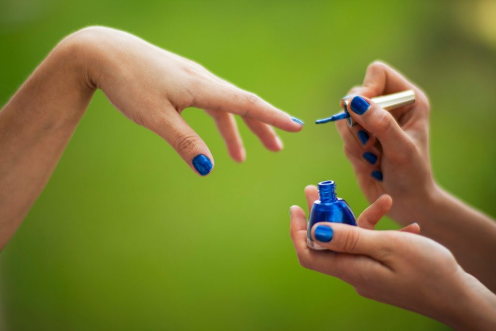 ongles bleus